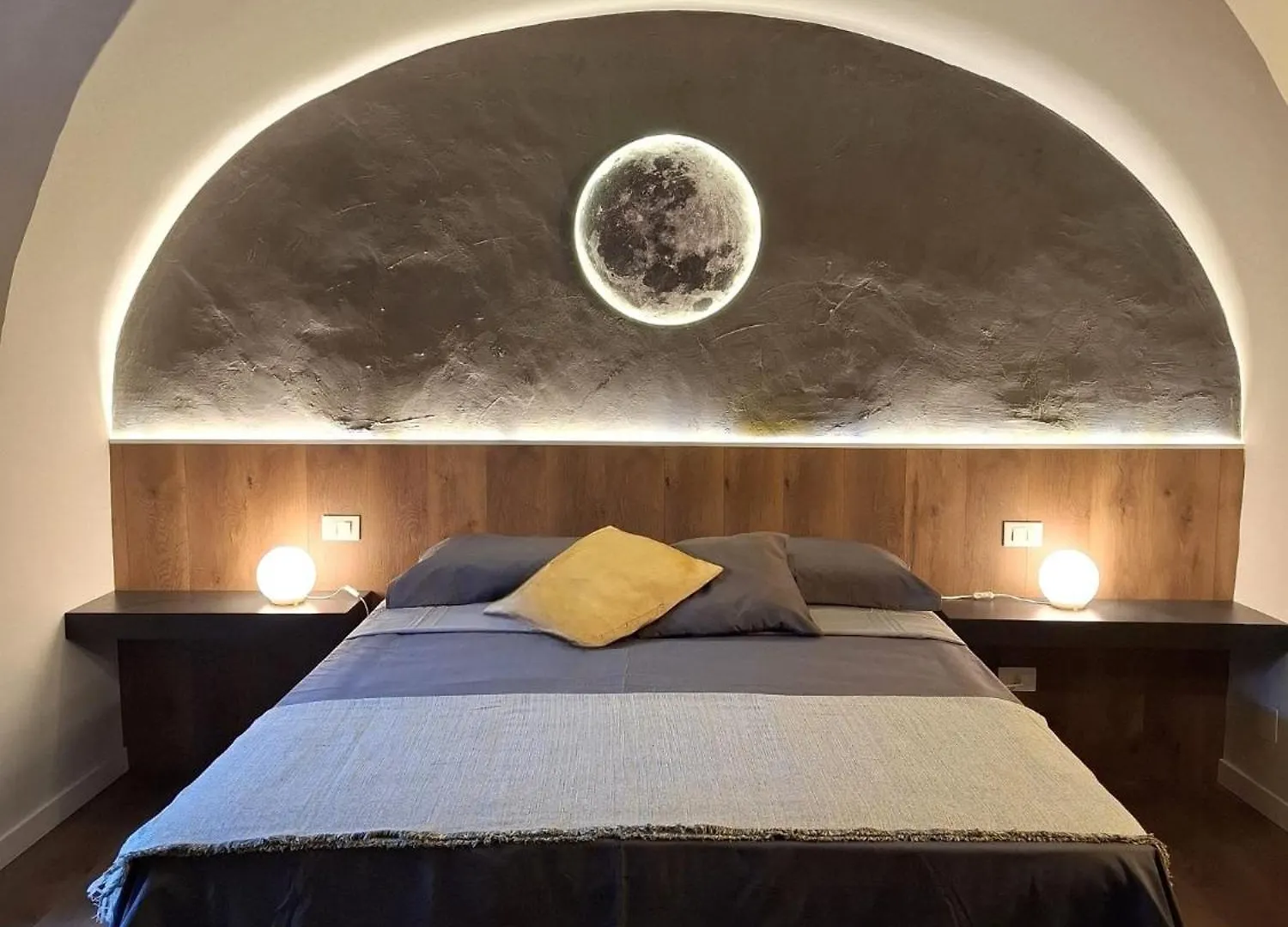 Holiday home Moon Art Home Design Catania Italy